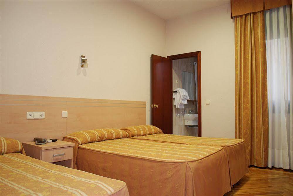 โอสตัล อเบนิดา Hotel มาดริด ภายนอก รูปภาพ
